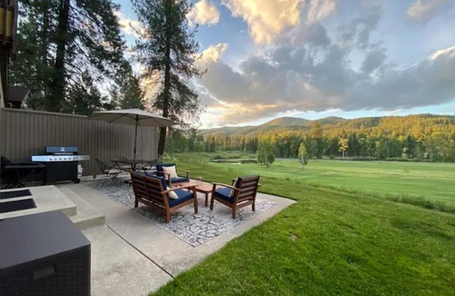 Graeagle House | Amazing Golf Course and Mountain Views