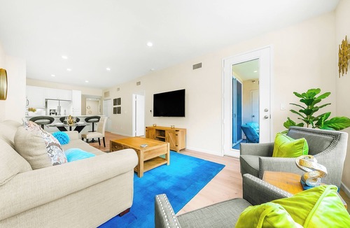 Pacific Terrace House | Amazing Location, Close 2 Seaport Village W/Gym & Parking!