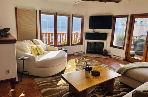 Avalon Villa | Amazing Views - Hamilton Cove Ocean front Villa with large wrap around balcony