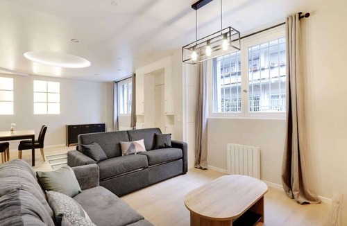 Quartier de la Goutte-d'Or House | An Inviting 2-BR/1BA Townhouse in Marx Dormoy