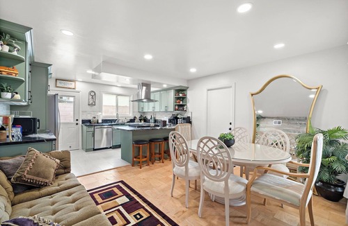 Southwest Anaheim House | Anaheim Minutes to Disneyland/Knott's Berry Farm with AC and Jacuzzi Hot Tub