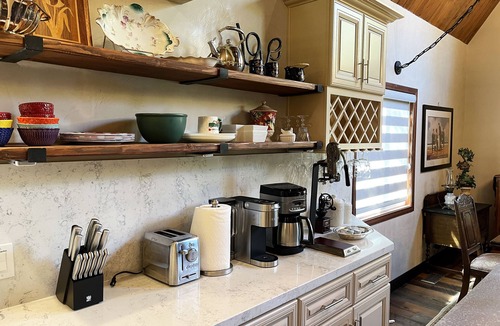 Pine Mountain Club Cabin | Animal Crossing Retreat - Luxurious Elegant Cabin, Sleeps 10
