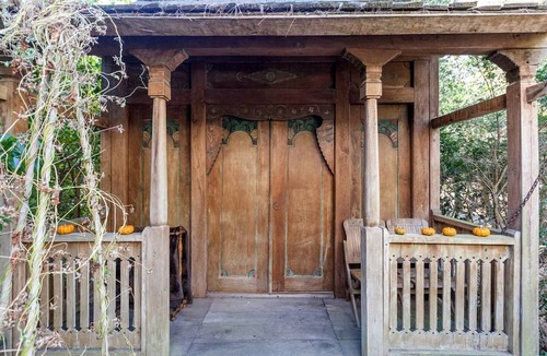 Petaluma Cottage | Antique Indonesian Teakwood Cottage for a Romantic Getaway in Petaluma, California