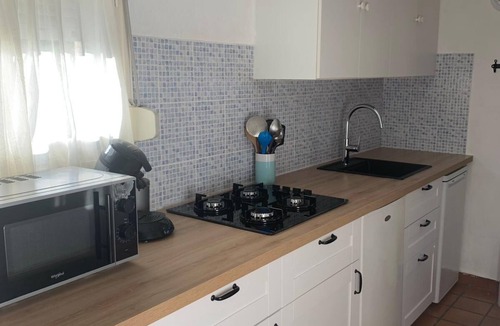 Belcodene Apartment | Apartment/studio, 2/3 people, with swimming pool between Aix and Marseille, quiet