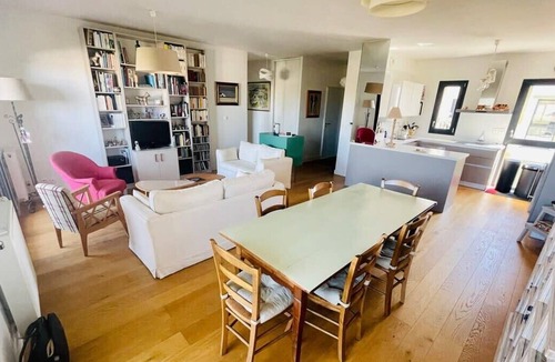 Bassins a Flot Apartment | Apartment With Parking 2 Bedrooms & Furnished Terrace