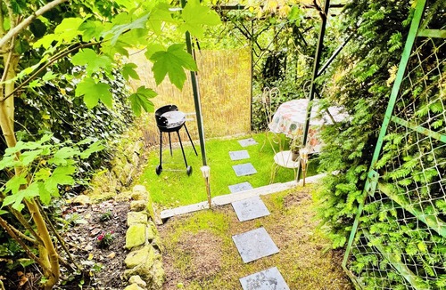 Lormont House | Architect designed house, fast wifi, unique village location 10 mins to Bordeaux