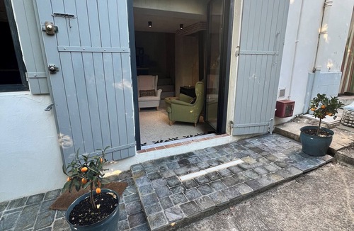Lormont House | Architect designed house, fast wifi, unique village location 10 mins to Bordeaux
