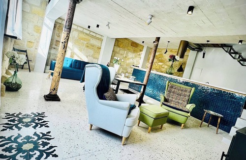 Lormont House | Architect designed house, fast wifi, unique village location 10 mins to Bordeaux
