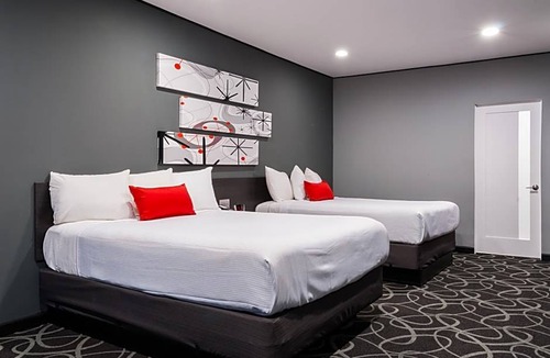 Lamanda Park Hotel | Astro Pasadena Hotel