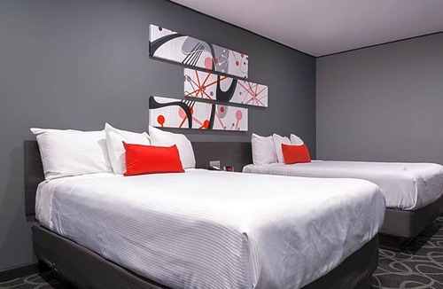 Lamanda Park Hotel | Astro Pasadena Hotel