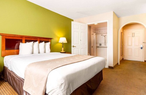 North Auburn Hotel | Auburn House Hotel
