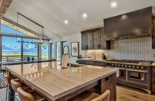 Al Tahoe Hotel | Aurora Luxury Lake Tahoe View Estate walk to the beach
