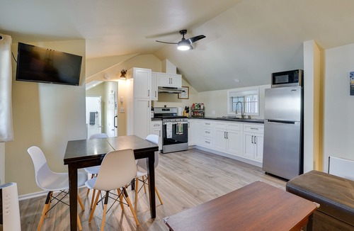 Avalon Cottage | Avalon Cottage < Half-Mi to Beaches & Crescent Ave