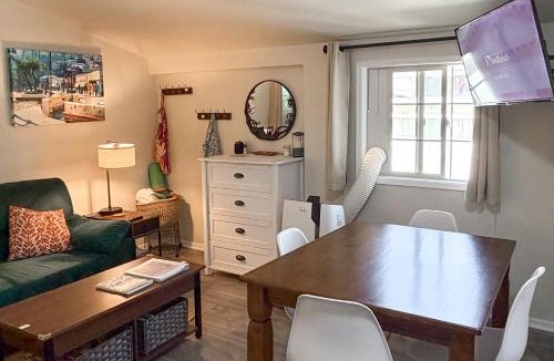 Avalon House | Avalon Cottage < Half-Mi to Beaches & Crescent Ave