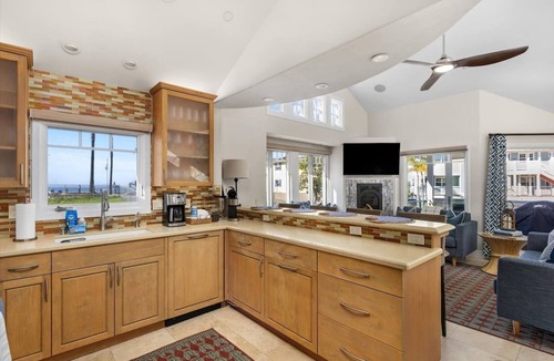 Avila Beach House | Avila with a view! sleeps 5