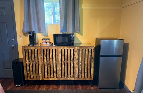 McKinleyville Apartment | Azalea DelMar CalKing TempurPedic Private Hot Tub