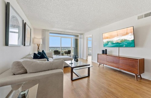 Marina del Rey Apartment | Azure Horizons - A Marina High-Rise 3BR Masterpiece