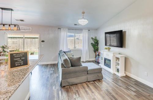 Pumpkin Center House | Bakersfield Home w/Pool Table, Cornhole + More!
