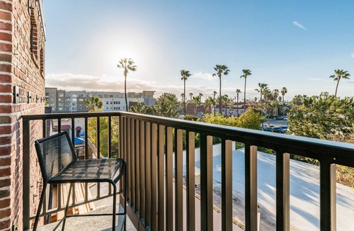 Townsite Hotel | Balcony Room 305 | The Brick Boutique Hotel