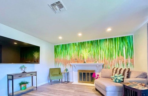 Roseville House | Baldwin · 4 Bed Home Garage Parking Quiet Neighborhood