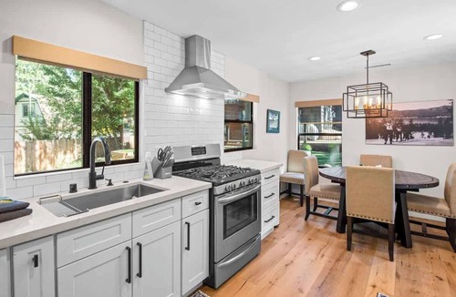 Big Bear City House | Barrett Cottage | Dog-Friendly | BBQ Grill | Quiet and Peaceful