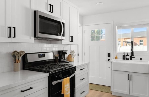 Logan Heights House | Barrio Casita - 2Bd, Central, Parking, EV Charging