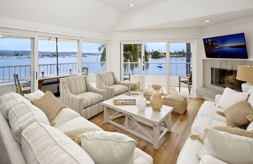 Mission Beach Condo | Bay Front Luxury Penthouse w/elev. & AC! Enjoy multiple outside patios & views!