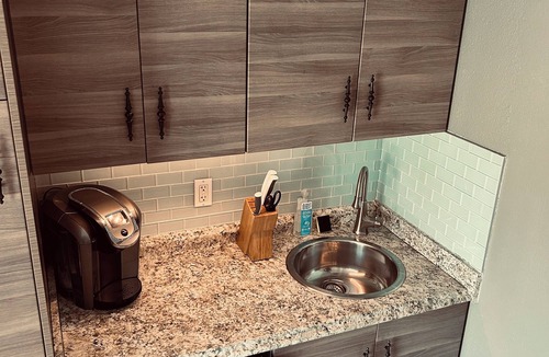 Pacific Beach Apartment | Bayside Bungalow Studio Central to All Local Attractions