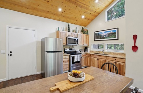 Fern Valley House | Be Pine - Pet-friendly cabin close to trails