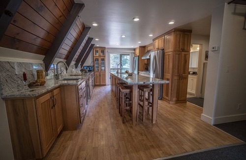 Donner Lake Woods Ski Chalet | Beach Chalet - Ski Lease - Weddings - Events - Reunions - Thanksgiving - Boating