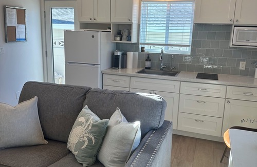 Morro Bay Cottage | Beach tract monthly rental, walk to the beach with a rooftop deck!