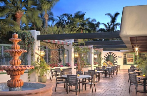 Central Mission Beach Hostel | Beachside Escape! 2 Spacious Bay View Units, Close to SeaWorld San Diego!