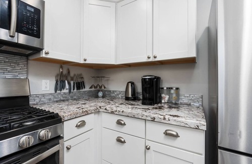 Paso Robles House | Beachy bungalow close to downtown, tin city & more