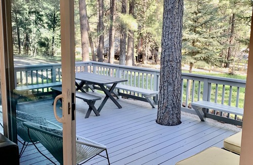 Munds Park House | Bear Treehouse - An acre of cool pines, AC, walking distance to fun!