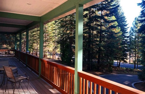 Lake Almanor Country Club House | BEAUTIFUL LAKE VIEW IN LARGE 2600 sq ft CABIN IN LAKE ALMANOR COUNTRY CLUB