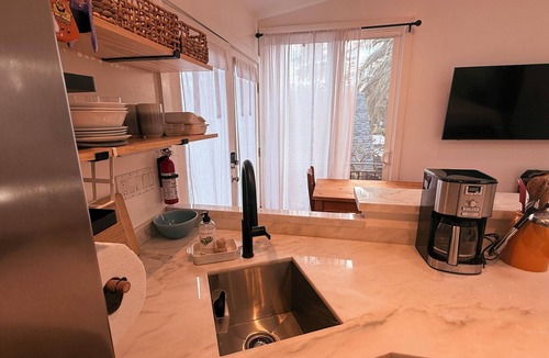 Hermosa Beach Apartment | Beautiful 1-bedroom studio in charming Hermosa Beach perfect for getaway