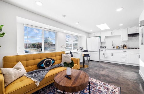 Garden Grove House | Beautiful 1bdr ~ Close to Disney ~ Pet friendly