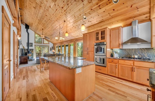 Truckee House | Beautiful 3 bed/2.5 bath; deck with a hot tub