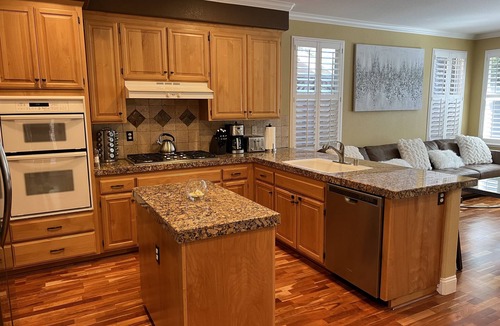 Windsor House | Beautiful 4 bedroom home w/luxurious furnishings