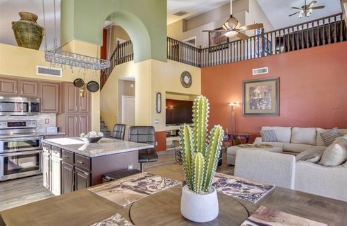 Palm Valley House | BEAUTIFUL 4 BEDROOM, PRIVATE HEATED POOL, HOT TUB, PET FRIENDLY & GREAT LOCATION