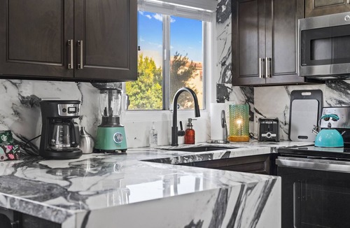 Baristo Condo | Beautiful Baristo Condo w/mountain views-Pools/Hot tubs-Walk to DT Palm Springs!