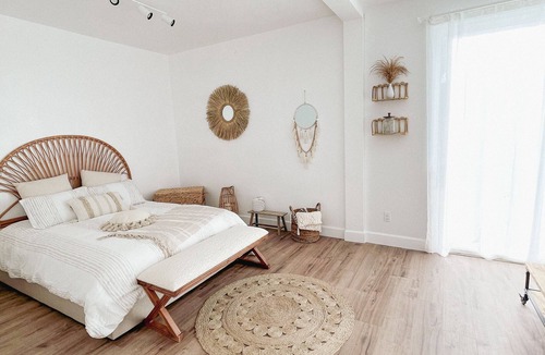 Temecula Bed & Breakfast | Beautiful Bedroom With Pool View