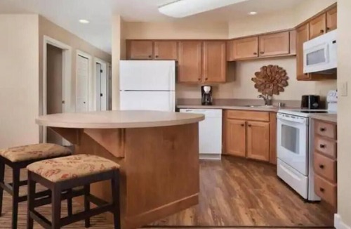 Fox Farm Resort | Beautiful Big Bear Resort with Loads of Amenities Dec 22 - 29 2023