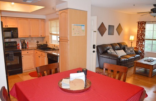 Central Scottsdale Condo | Beautiful complex with 3 pools, gym, gathering space - close to everything