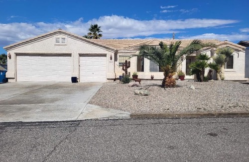 Lake Havasu City House | Beautiful custom home w pool & garage! Perfect snowbird retreat, close to all!