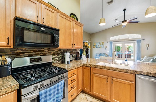 Desert Hot Springs House | Beautiful Desert Retreat-Bright and Spacious with private pool and Jacuzzi.