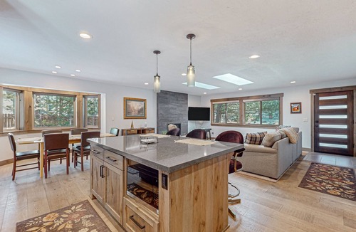 South Lake Tahoe House | Beautiful home with private hot tub, gazebo, and gas fireplace