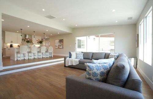 Orange House | Beautiful Home with 4 bedroom, 2 bathrooms-full amenities