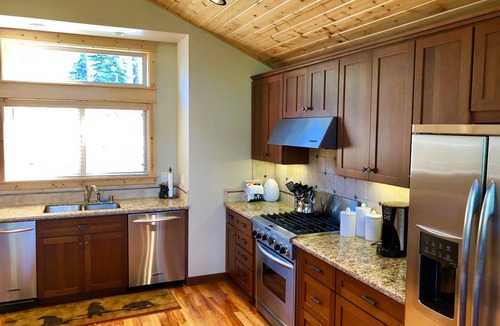 Truckee House | Beautiful Newer Tahoe Donner House.