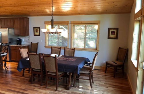 Truckee House | Beautiful Newer Tahoe Donner House.